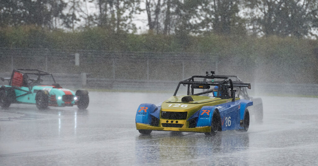 Super Seven racere i regnvejr på Jyllandsringen